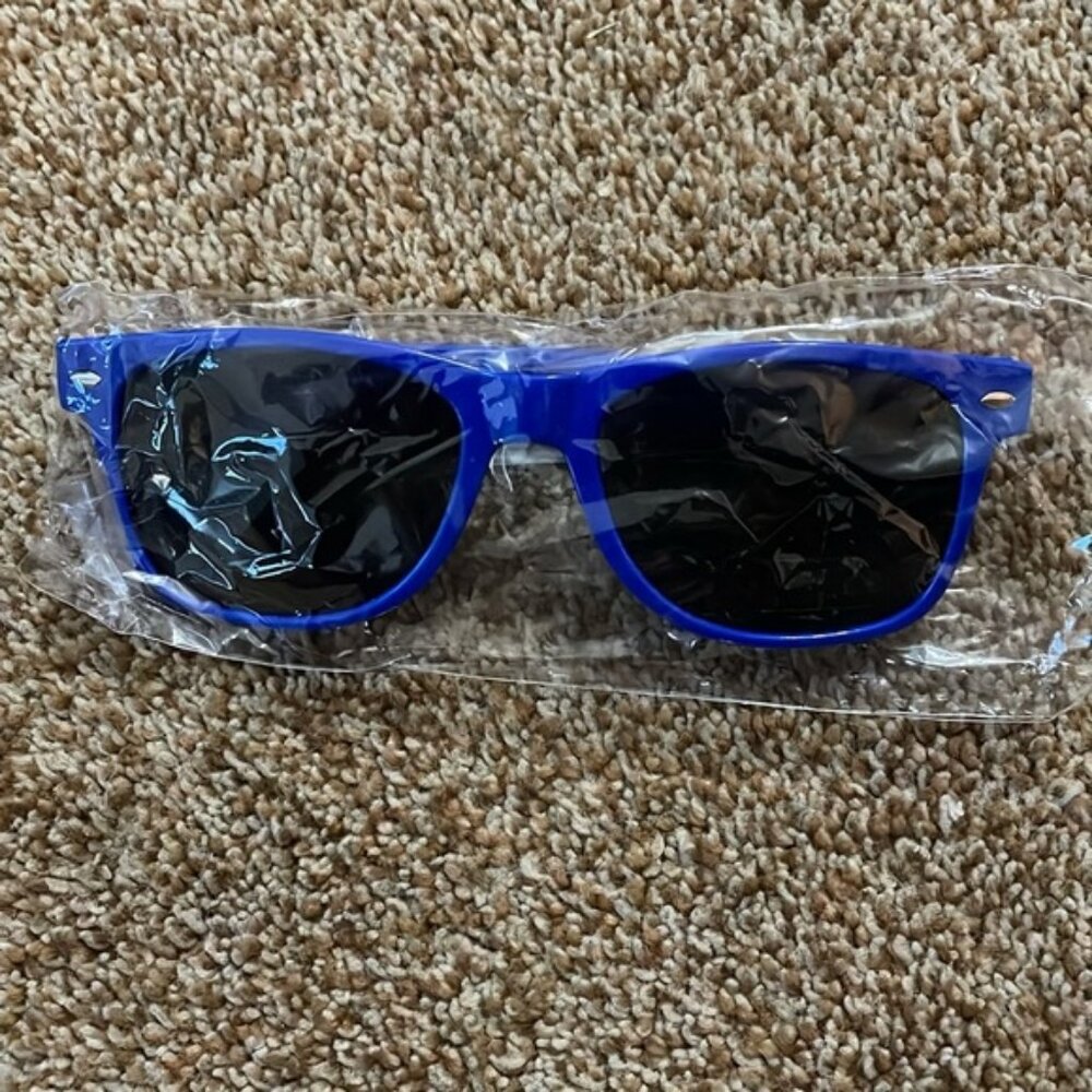 Owl blue Classic 80’s Dark Lens Sunglasses